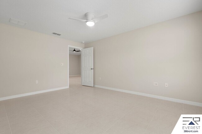 Building Photo - Brand New, fully fenced on a quiet cul-de-sac