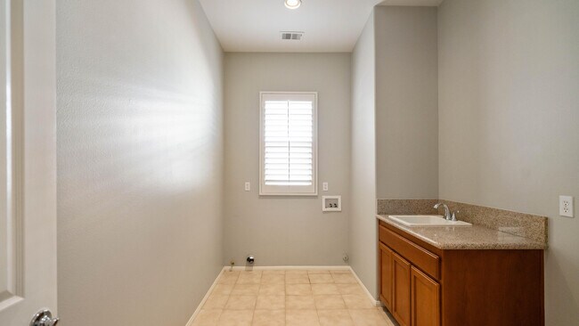 Building Photo - 49142 Barrymore St