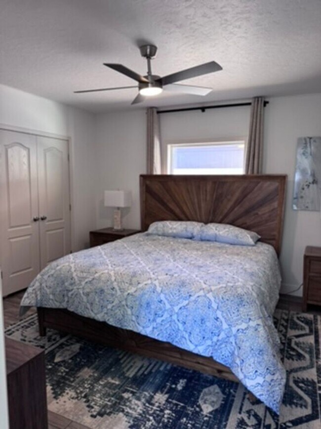Building Photo - Beautiful 4BD/2BA Crowley Lake Home | Modern Finishes | Car Garage | Mountain Views