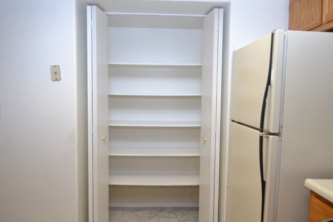 Building Photo - COZY 2 BEDROOM AND 2 FULL BATH CONDO IN SP...