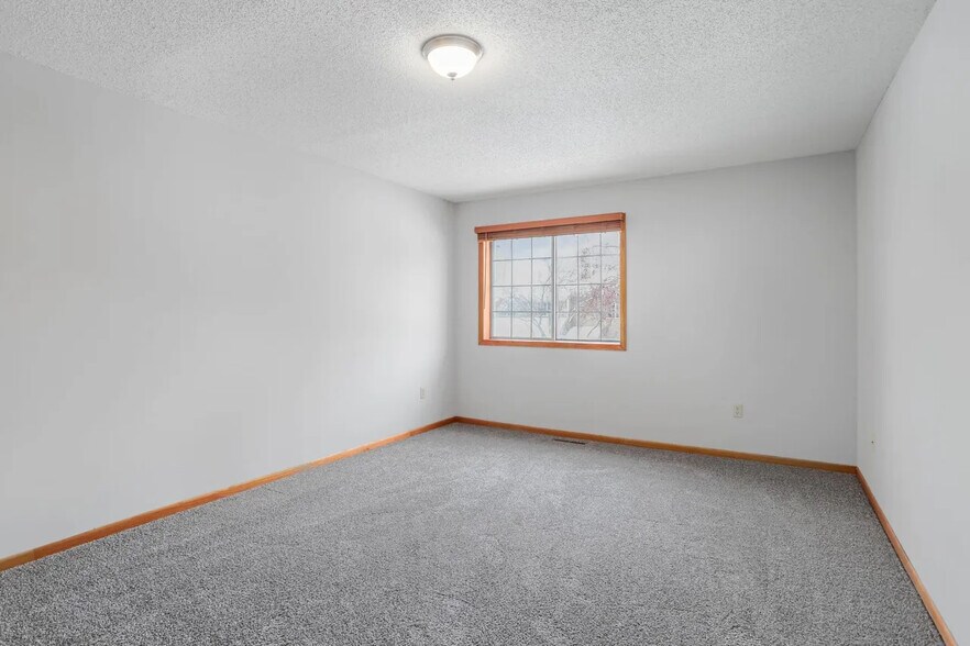 Building Photo - 9936 Fillmore St NE