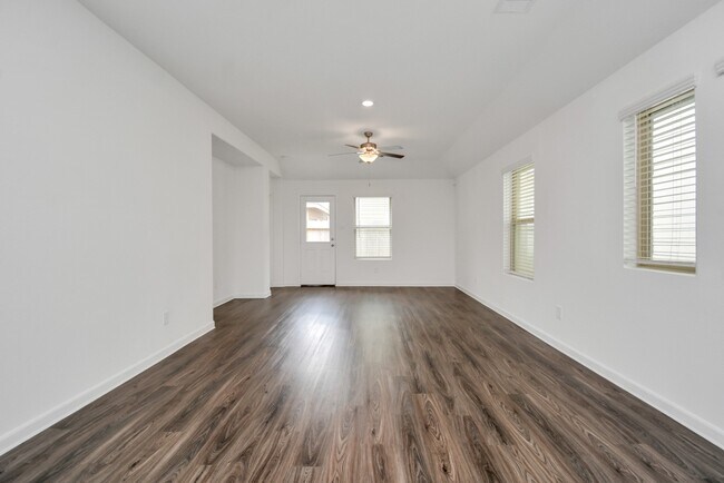 Building Photo - 15819 Kinlough Dr