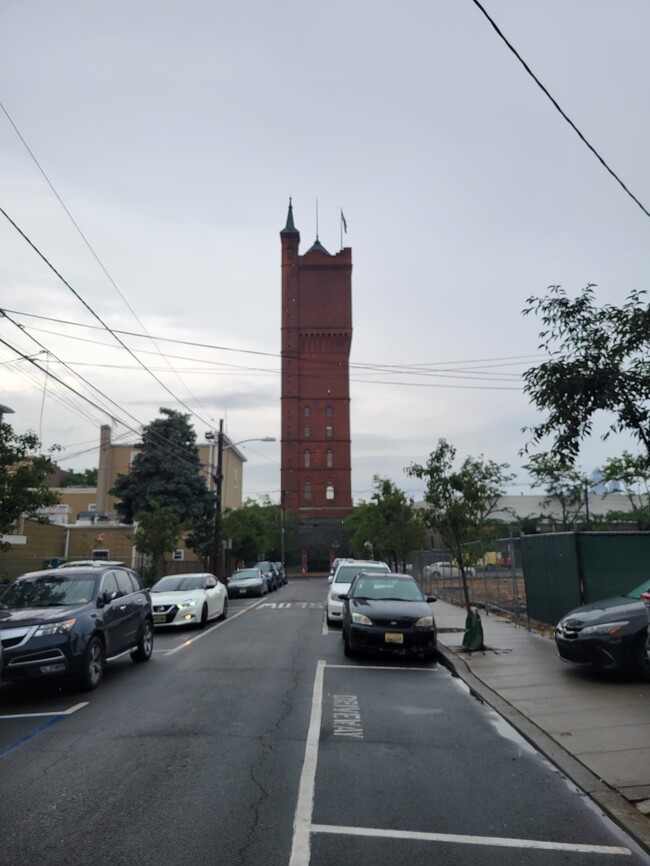 Building Photo - 112 41st St