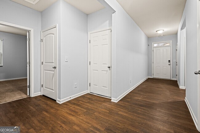 Building Photo - 5469 Waverly Dr