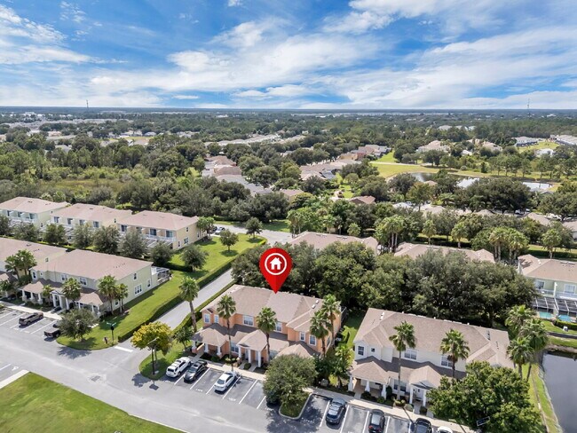 Building Photo - 3-Bedroom Townhome with Private Pool | Master Suites on Both Floors!