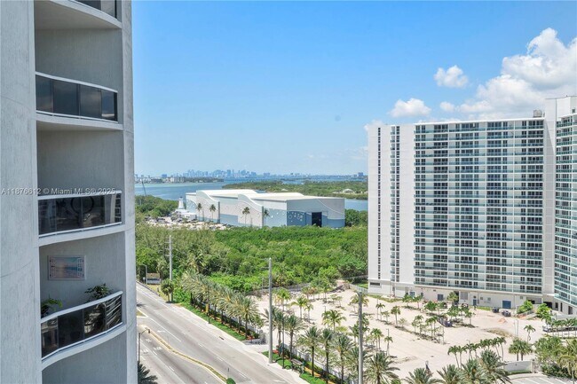 Building Photo - 15811 Collins Ave