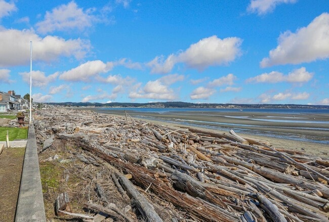 Building Photo - Spectacular Water Front Home With a Short Term  Lease to Start!