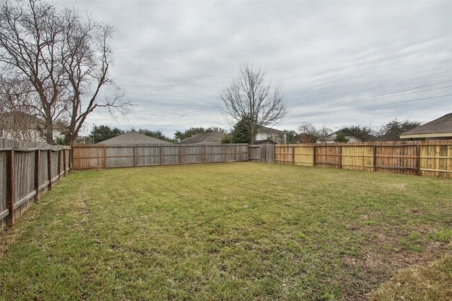 Building Photo - 527 Richcrest Dr