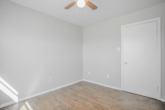 Building Photo - 2641 E Baylor St