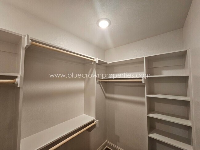 Building Photo - 2903 Tulip Dr