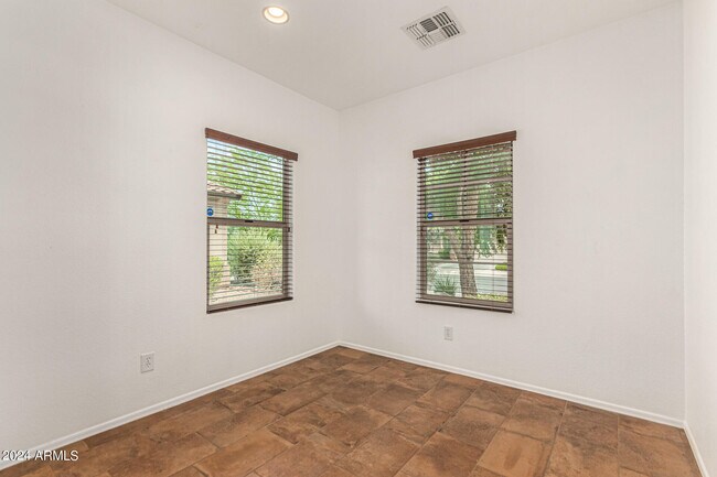 Building Photo - 10847 W Avenida Del Rey
