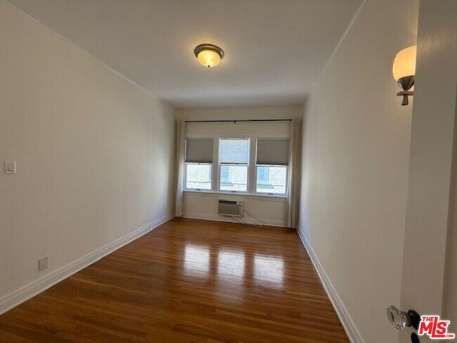 Building Photo - 747 S Mansfield Ave