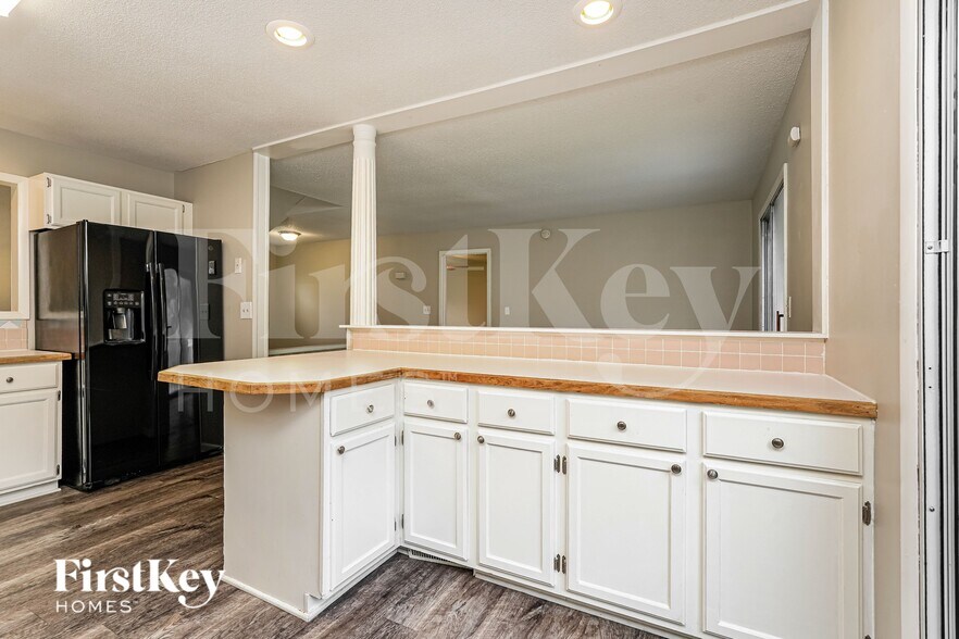 Building Photo - 137 Carrisbrooke Ln
