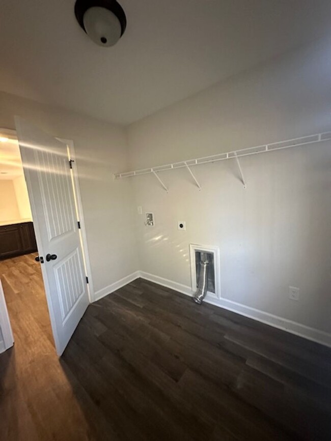 Building Photo - For Rent: Spacious 3-Bedroom Affordable Ho...