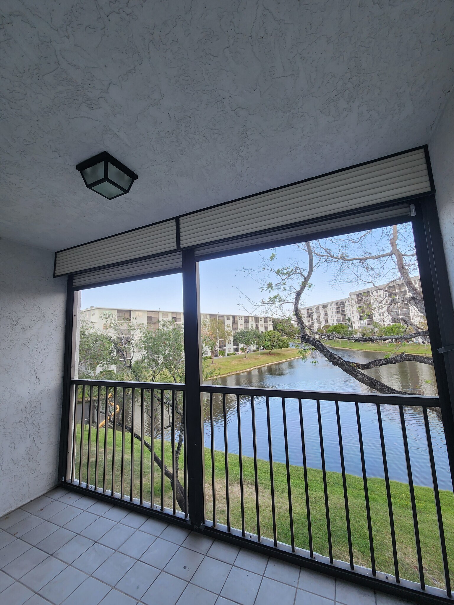 Building Photo - 2228 N Cypress Bend Dr