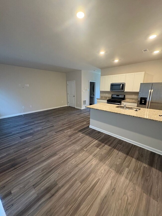 Building Photo - 3 Bedroom 2.5 Bath Townhouse Locust Run Northeastern SD