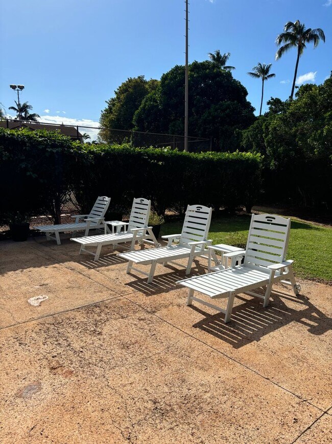 Building Photo - AVAILABLE NOW. Electric included. Furnishe...
