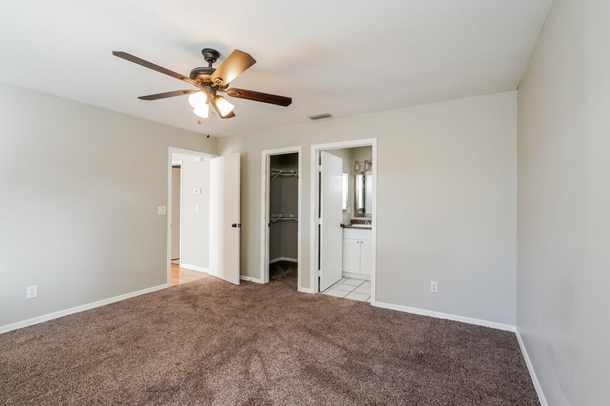 Building Photo - 28 SW 13th St