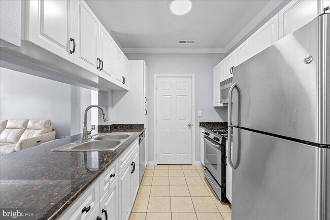 Building Photo - 12100 Garden Grove Cir