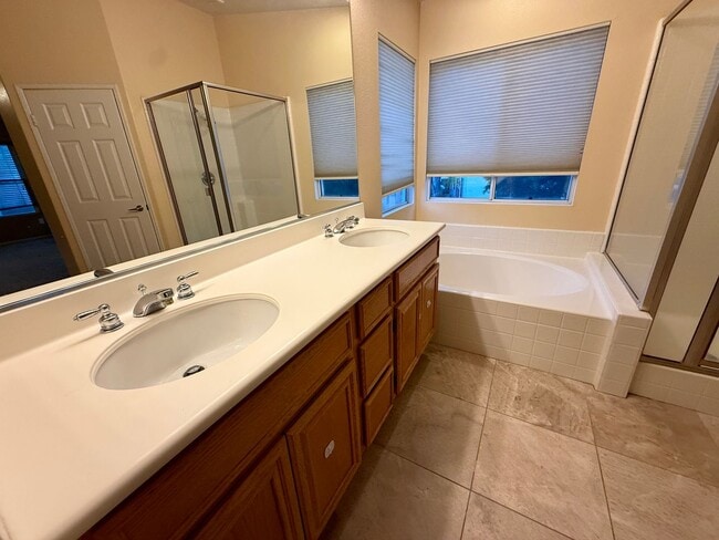 Building Photo - Scripps 3br plus loft garage yard granite kitchen TEXT 858-774-1574