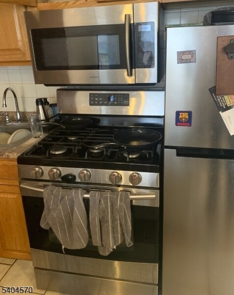 Building Photo - 220 E Broad St