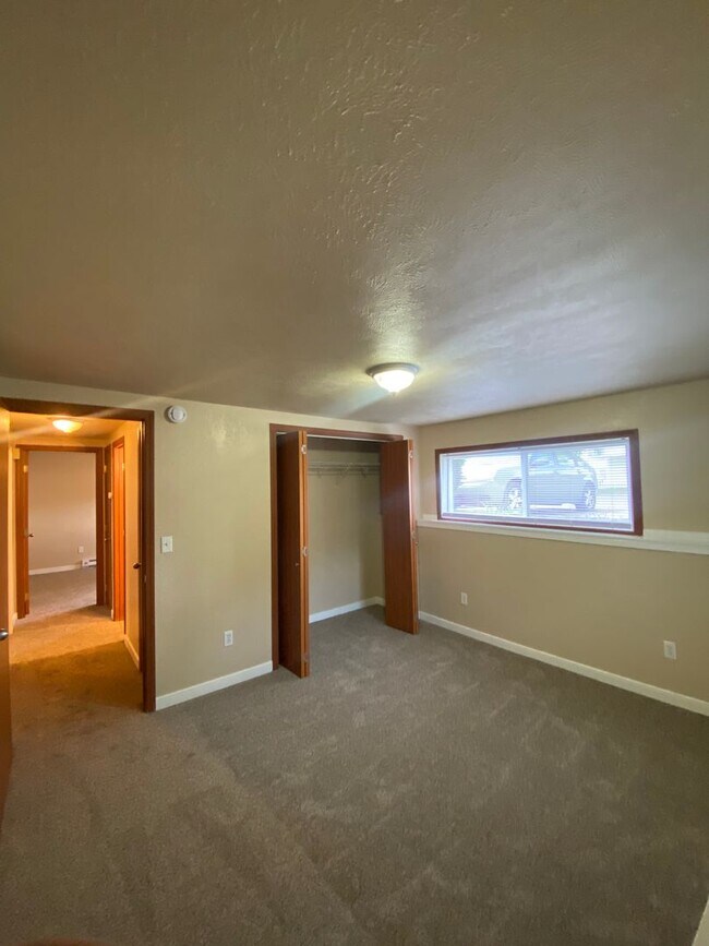 Building Photo - Great Spokane Valley Location-2 bed 1 bath...