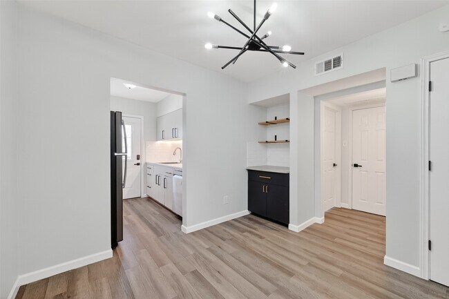Building Photo - 1811 Stoney Brook Dr