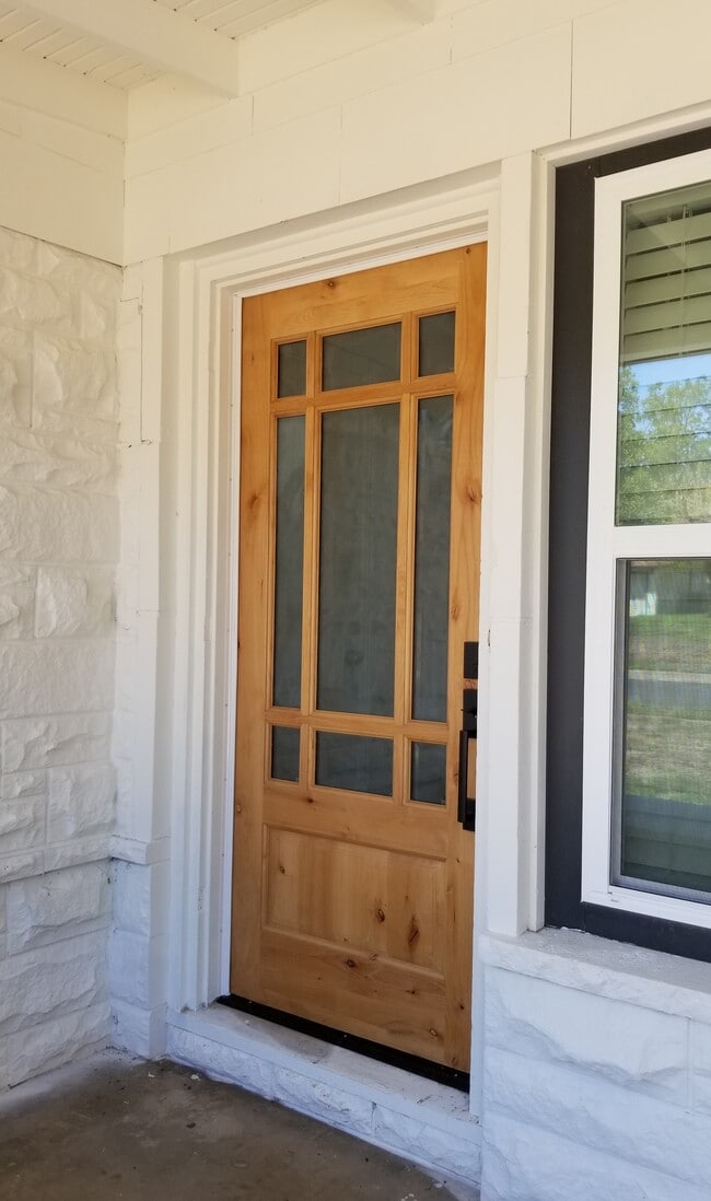 Building Photo - 420 Storeywood Dr