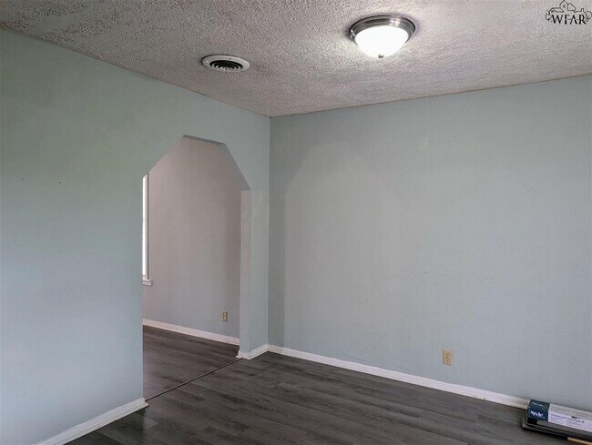 Building Photo - 2805 S Bandera Dr