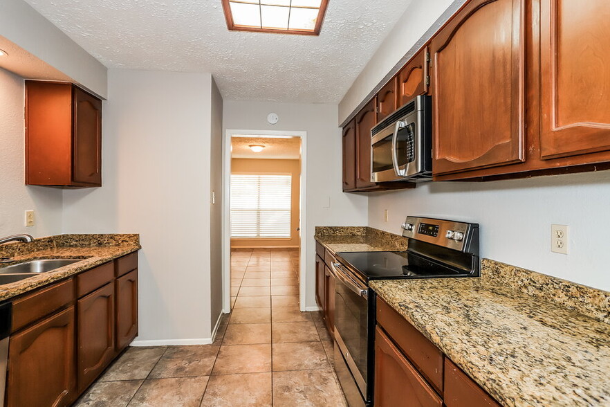 Building Photo - 14214 Bateau Dr