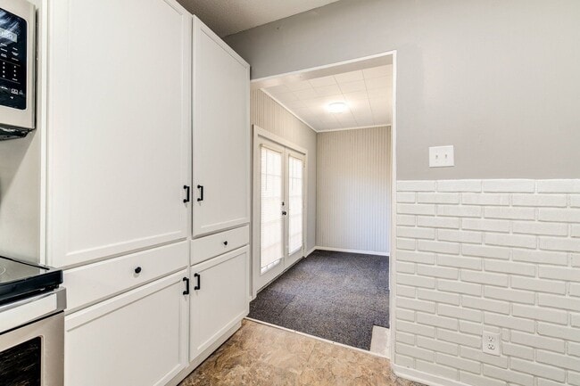 Building Photo - 3633 Shores Dr