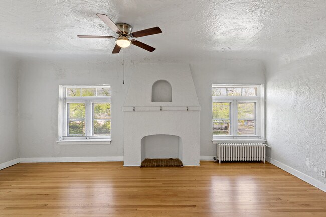 Building Photo - 11059 S Hoyne Ave