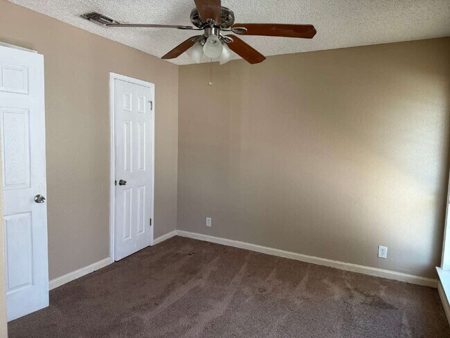 Building Photo - 10571 Starcrest-