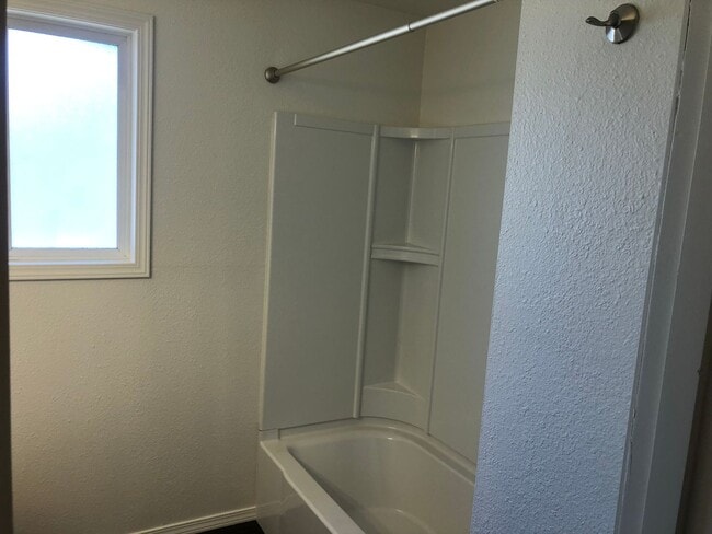 Building Photo - Freshly updated 2 bedroom 1 bathroom duplex with garage!