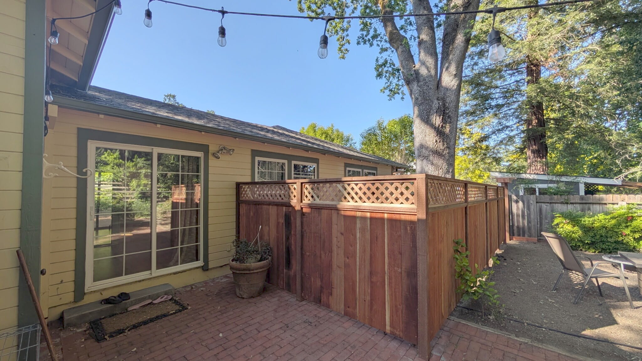 Large flat backyard with fruit trees - 9 Scenic Ave