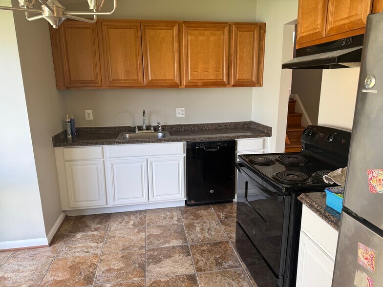 Building Photo - 417 Eisner St