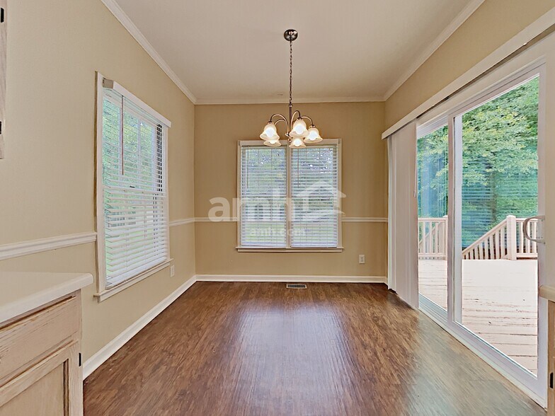 Building Photo - 1302 Dungan Dr NW