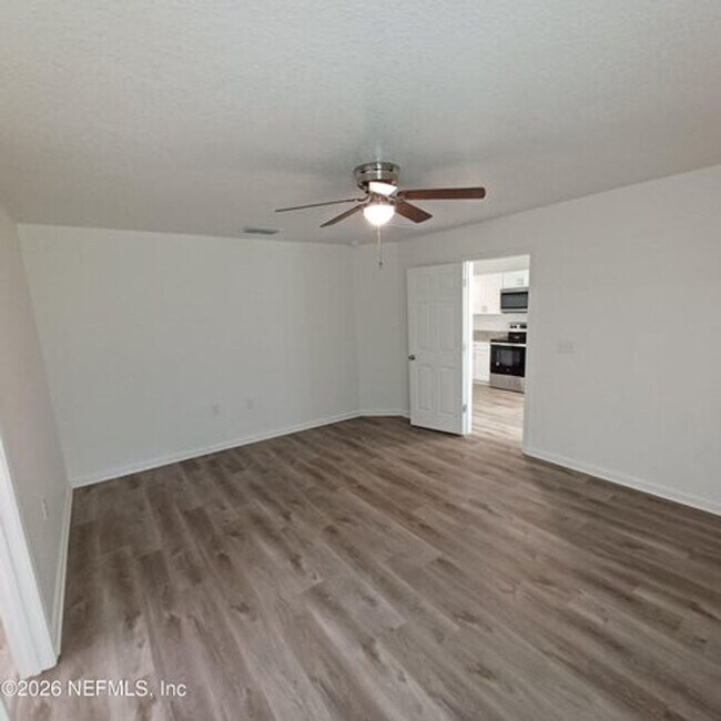 Building Photo - 3 BR 2 BA Home with Small Town Living