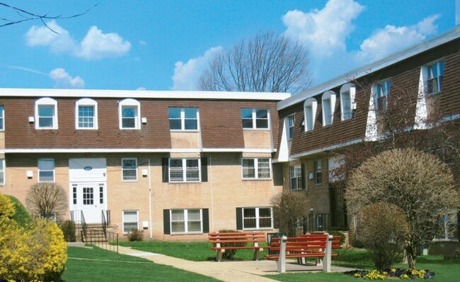 Building Photo - Parkside Apartments