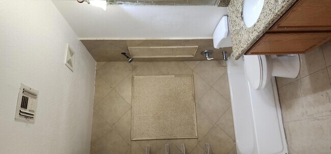 Building Photo - 9124 W Elm St