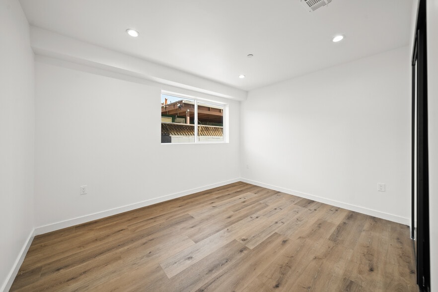 Building Photo - 6053 Craner Ave