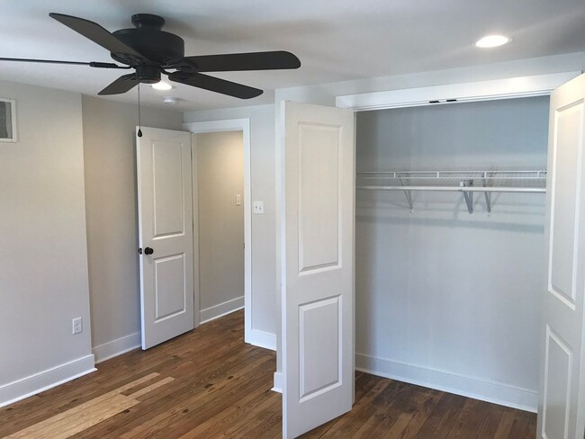 Building Photo - Beautifully renovated townhome in West Che...
