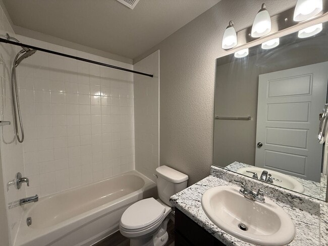 Building Photo - 5 Bed 3 Bath Home in Meridian Ranch!!!