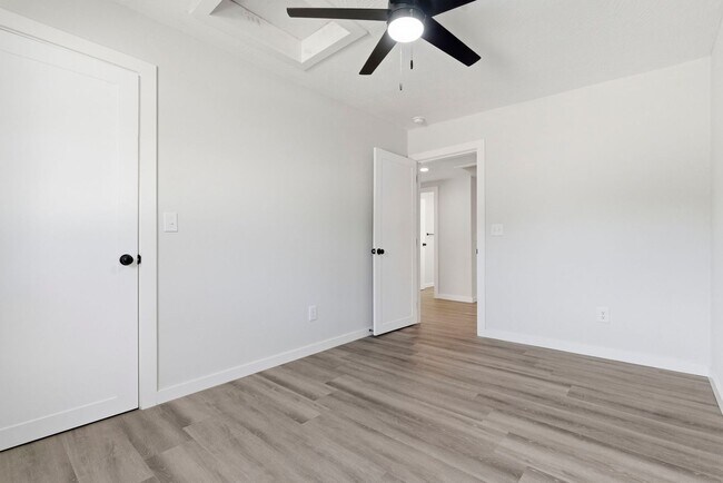 Building Photo - 3 bed 2 bath rental home