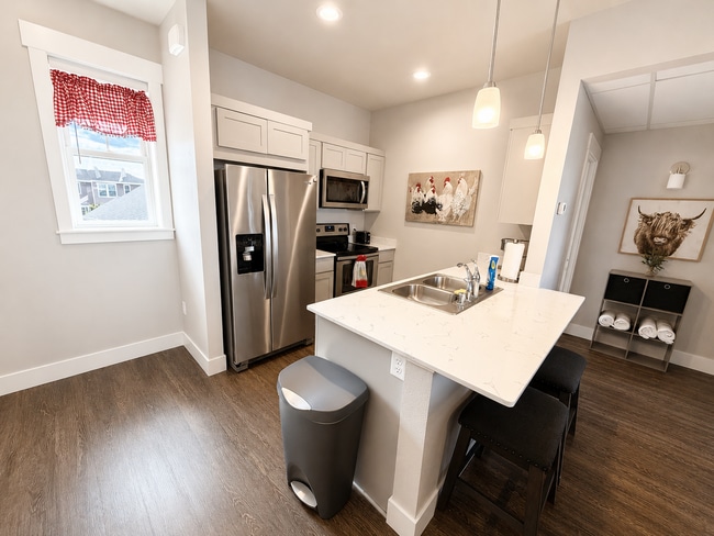 Building Photo - FURNISHED ONE BED IN ANNAFELD