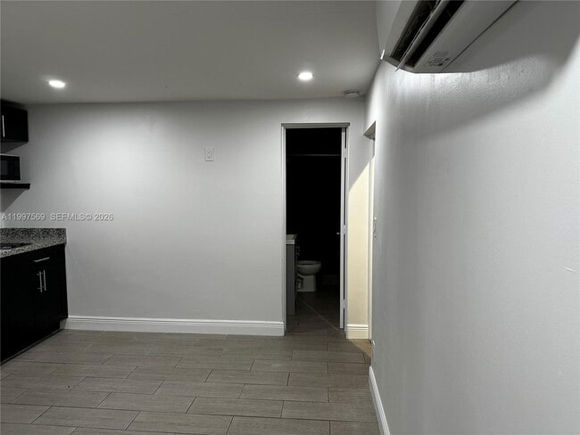 Building Photo - 214 S 57th Ave