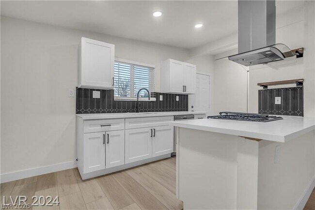 Building Photo - 1660 Capistrano Ave