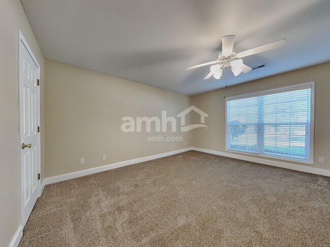Building Photo - 1061 Saint Johns Dr
