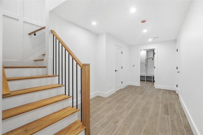 Building Photo - 2 Lavender Ln