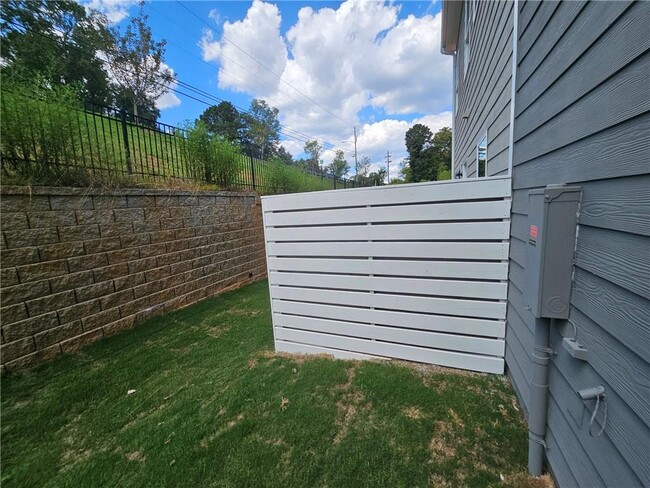 Building Photo - 2460 Ravencliff Dr